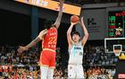 青島大勝?gòu)V廈，期待黑八！三外援82分，廣廈罰球多仍敗北。