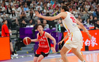 中國(guó)女籃敗北，張子宇17+9難救局！全隊(duì)情緒低落。
